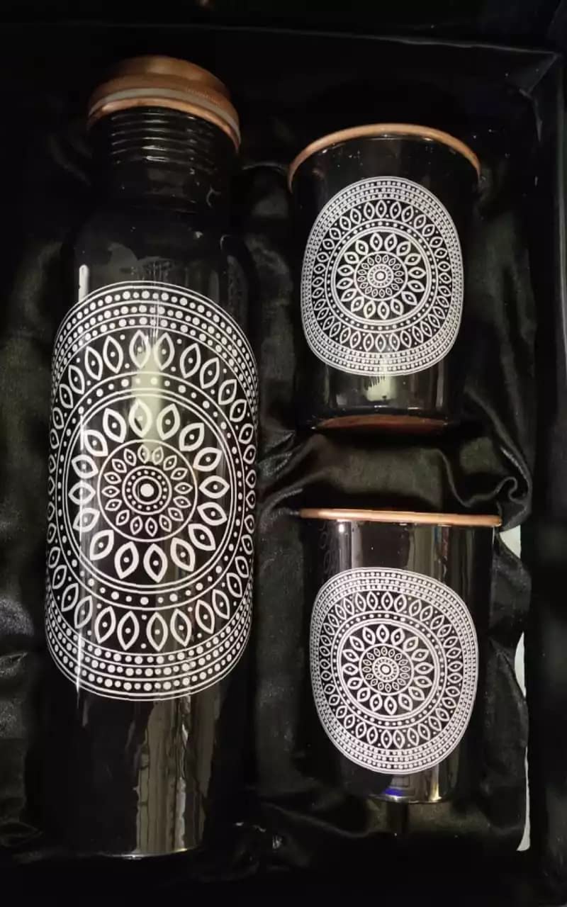 Pure Copper Water Bottle with Two Glasses (Tumblers), 950 ml image 2